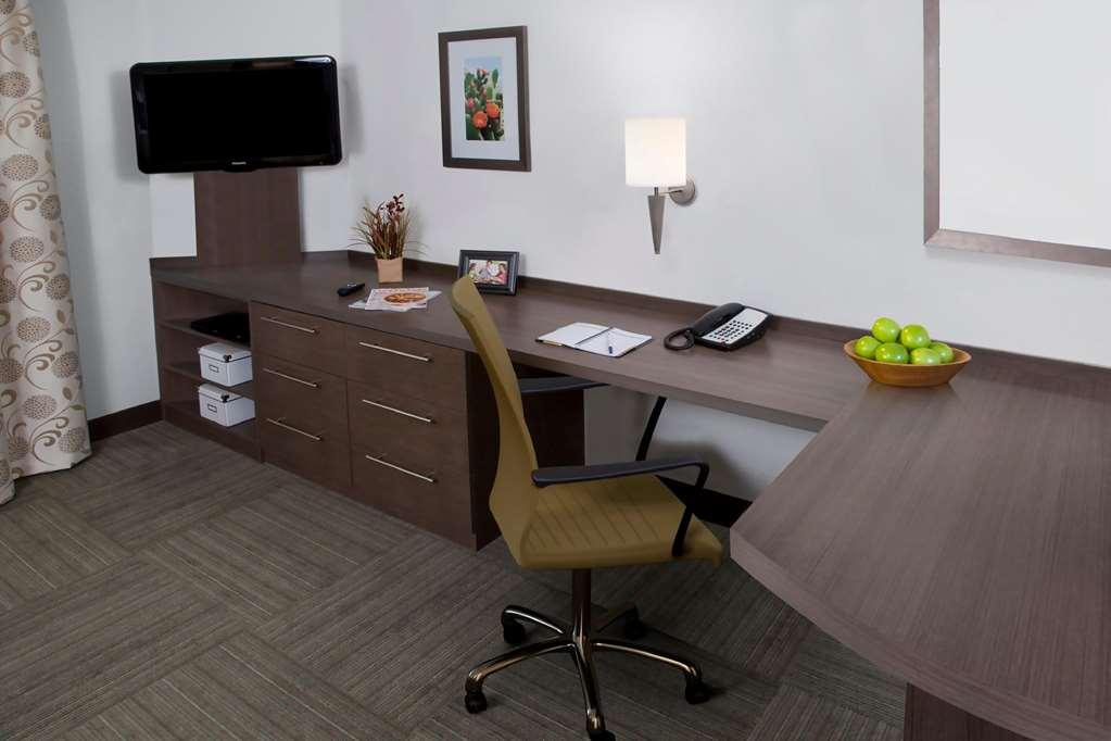 Sonesta Simply Salt Airport Hotel